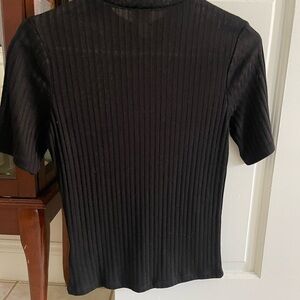 Classic Black Short Sleeve Tee with Soft Cotton Fabric